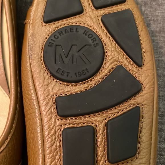 Michael Kors Logo Flats w/Matching Crossbody in “Luggage“-Set - Picture 14 of 15